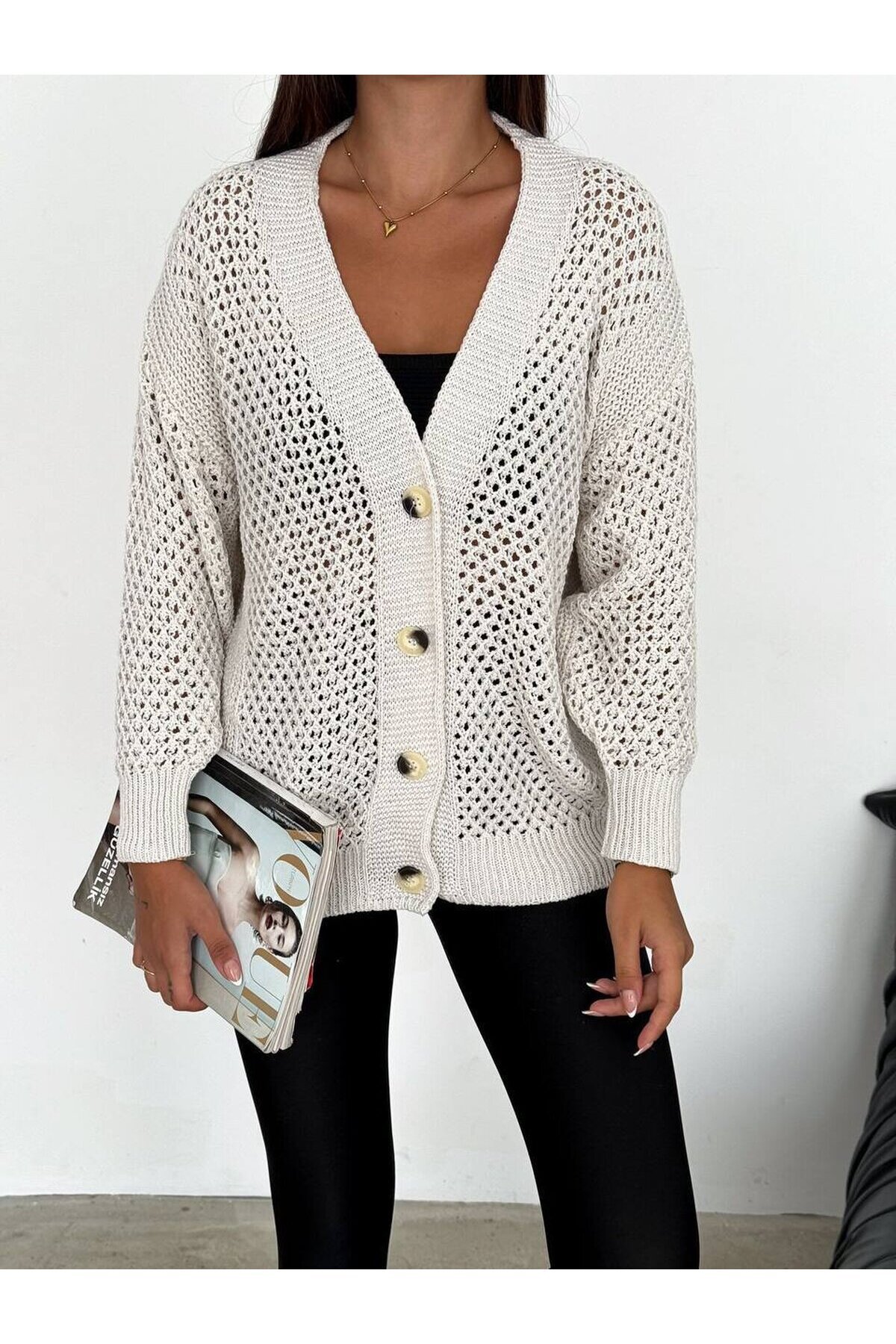 Uzun Düğmeli Hırka