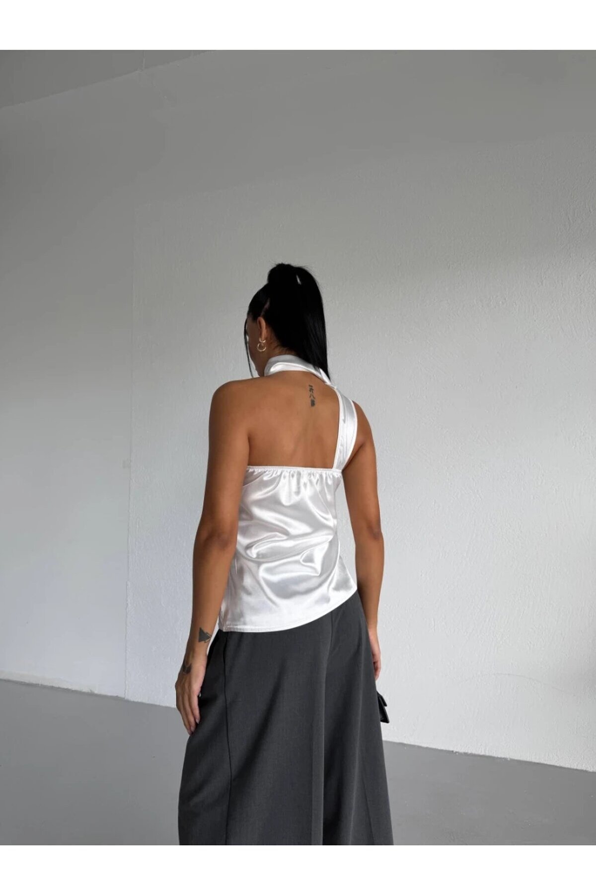 Yaka Detay Saten Bluz Beyaz