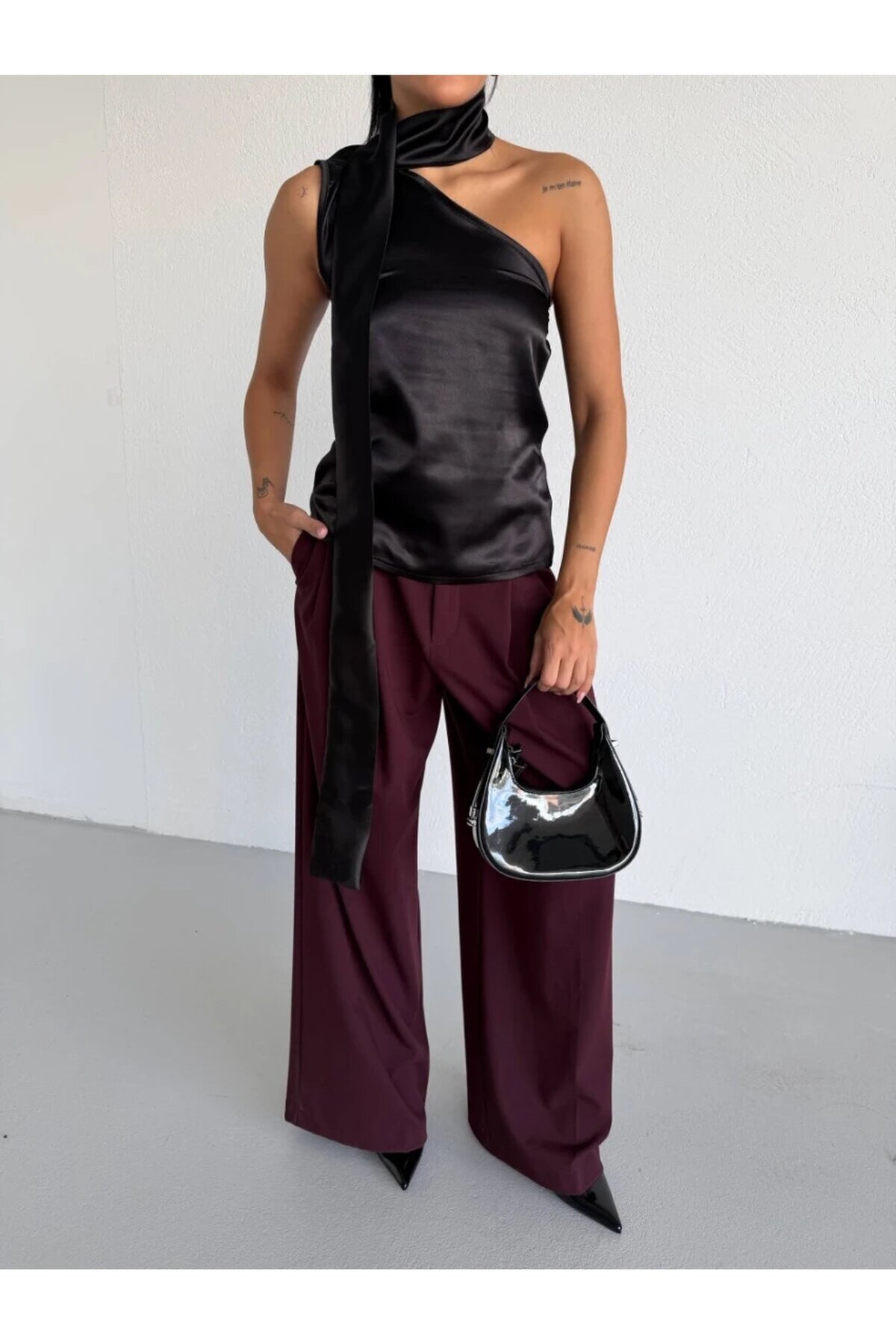 Yaka Detay Saten Bluz Siyah