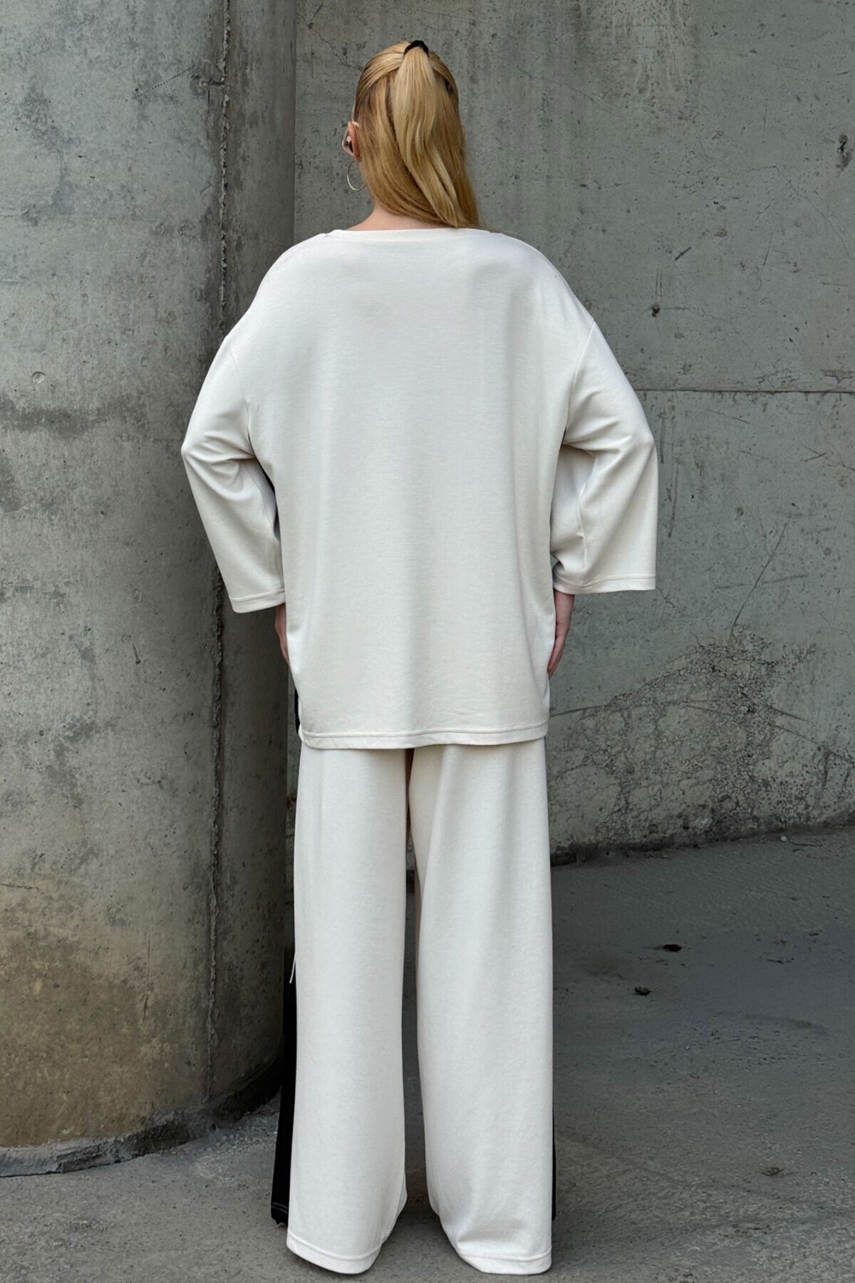 Yanları Şerit Detay Alt Üst Takım Beyaz