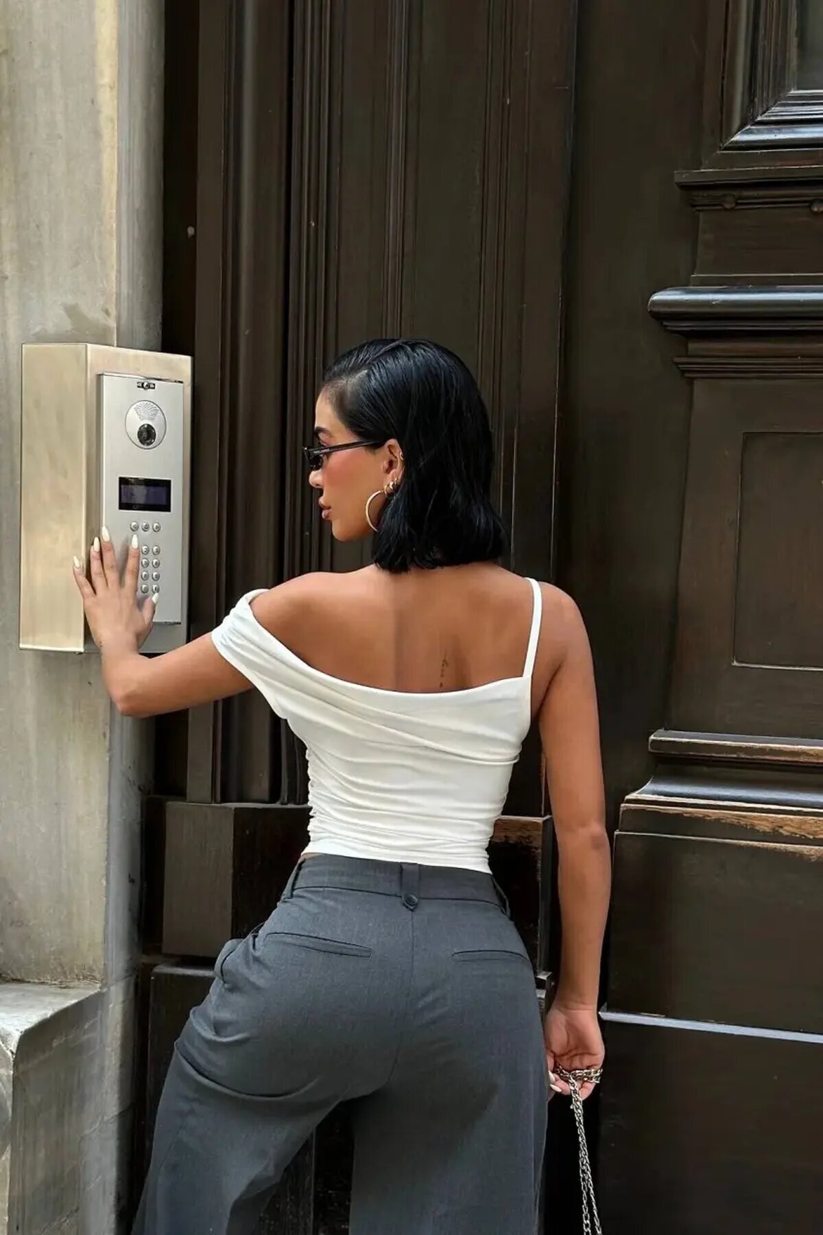 Asimetrik Kesim Siyah Esnek Crop Bluz