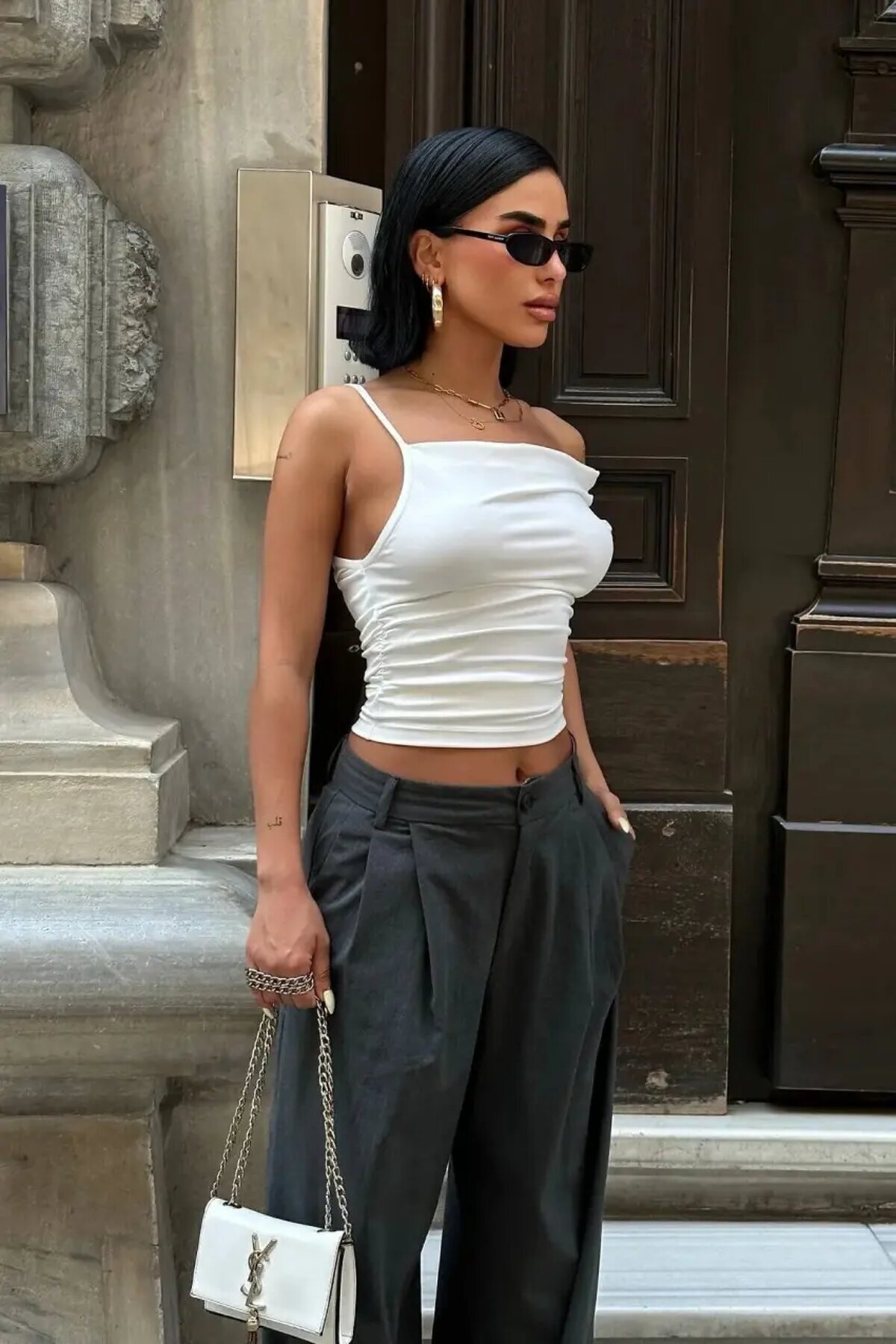 Asimetrik Kesim Siyah Esnek Crop Bluz