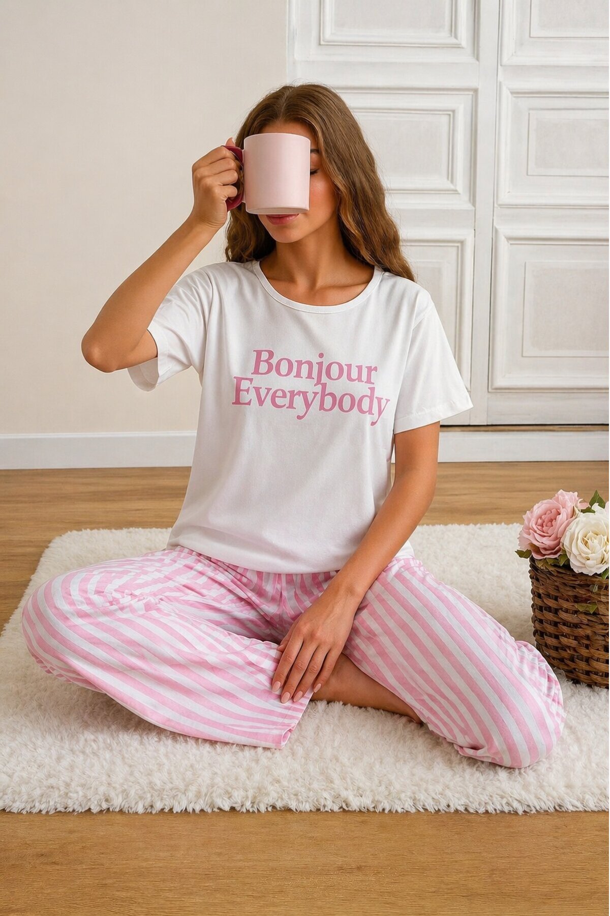 Bonjour Baskılı Kadın Uzun Pijama Takımı – Beyaz T-Shirt & Pembe Çizgili Alt