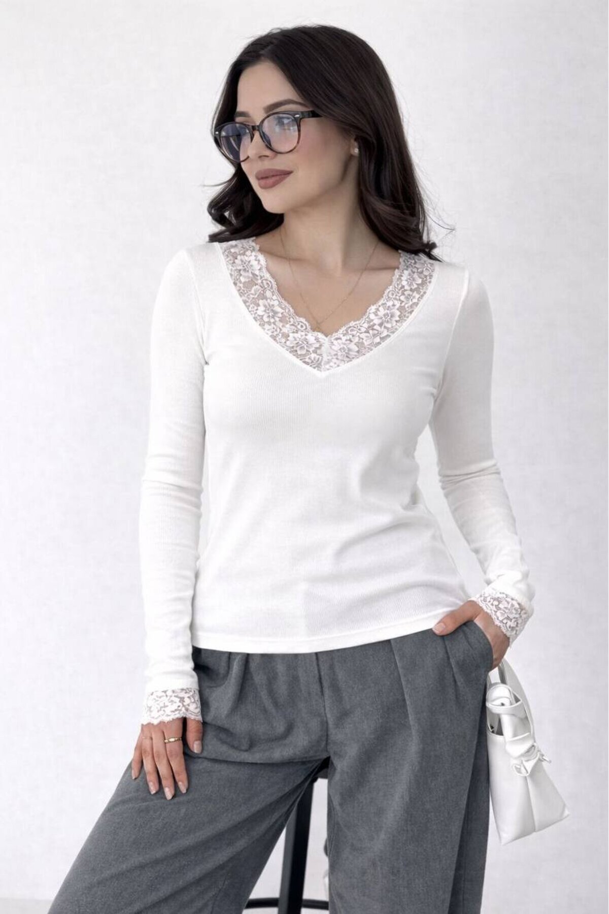 Dantel Detaylı V Yaka Uzun Kollu Beyaz Bluz