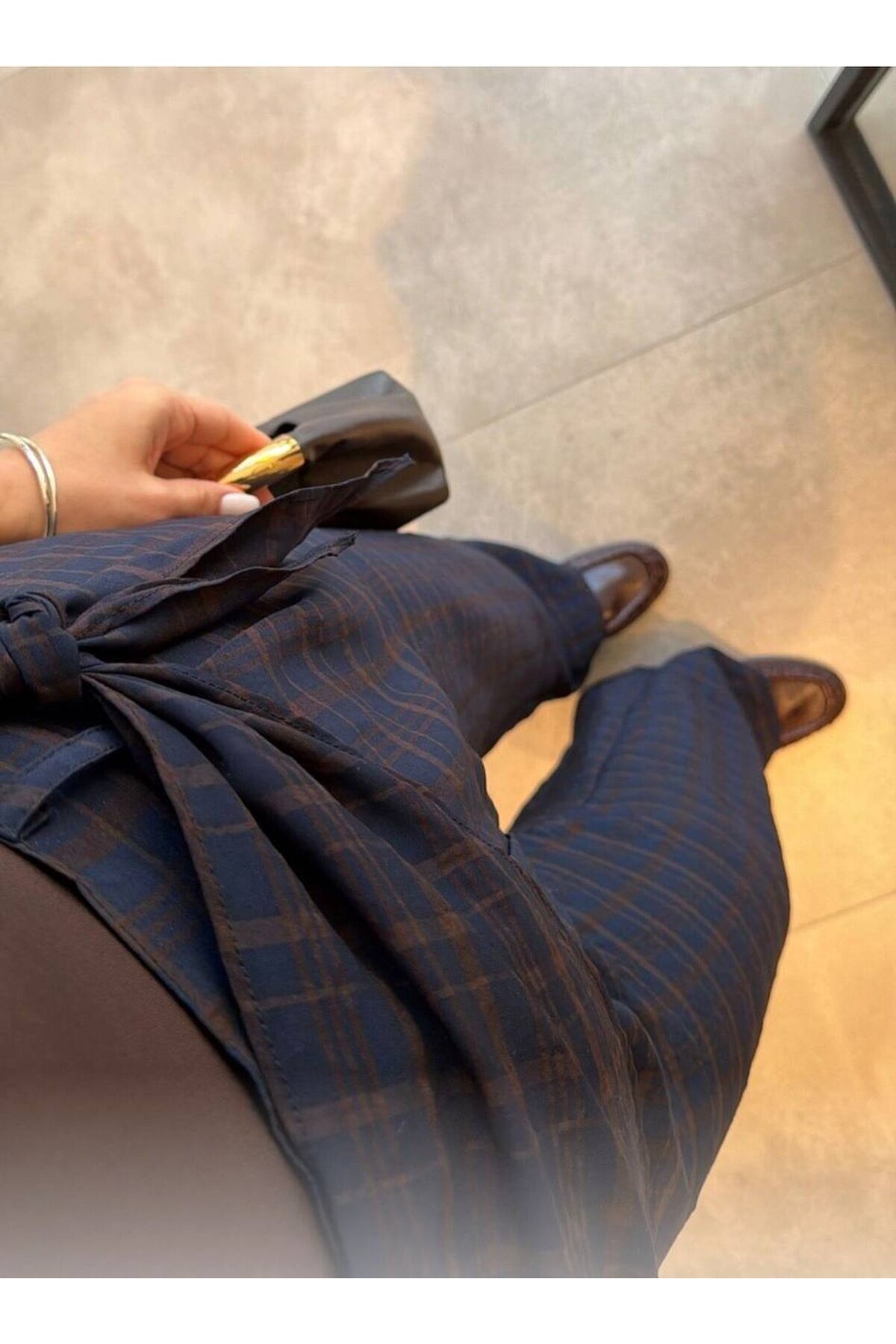 Ekose Desenli Bağlama Detaylı Yüksek Bel Pantolon – Şık & Rahat Kesim