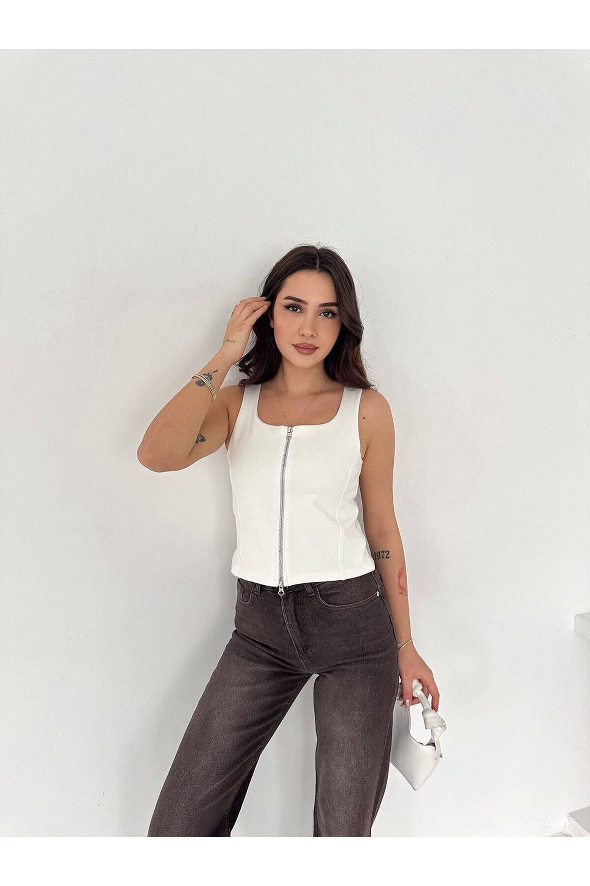 Fermuarlı Sıfır Kol Bluz Ekru