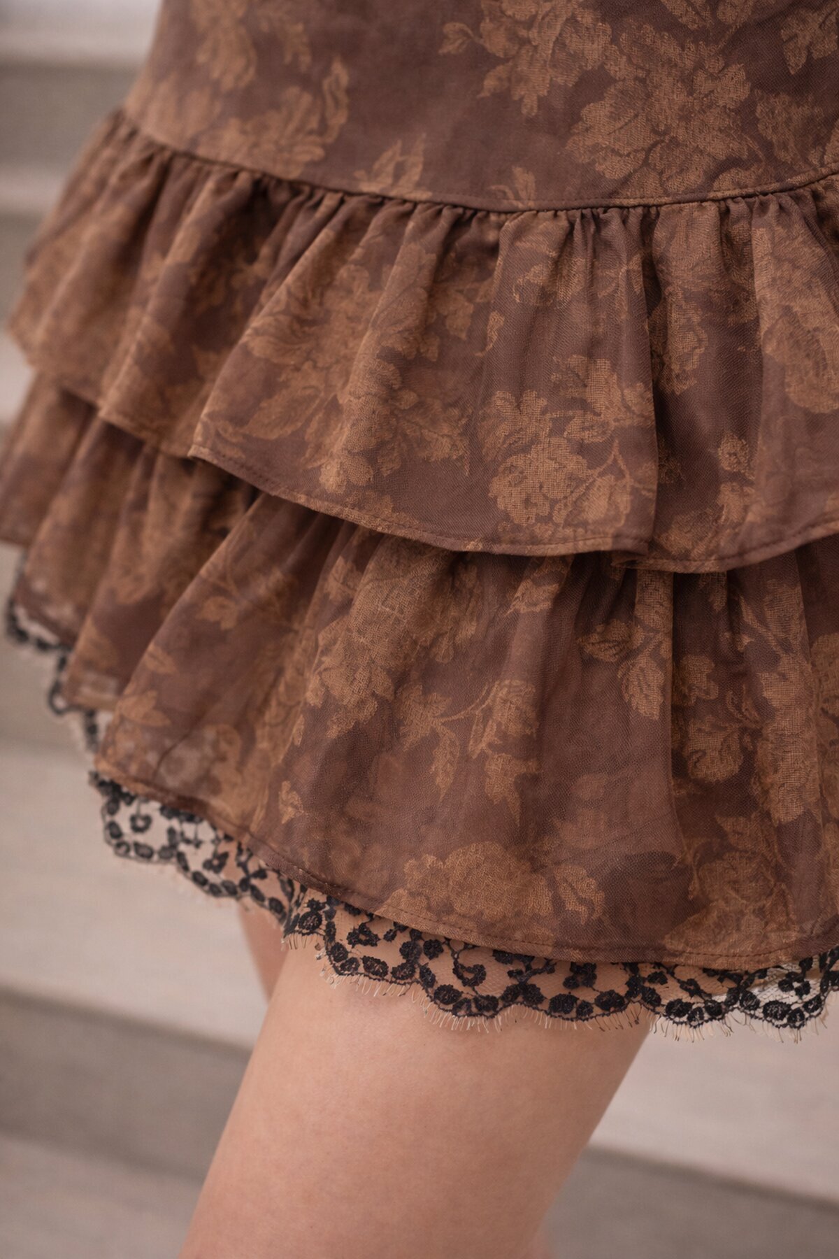 Jakar Desenli Kat Kat Volanlı Dantel Detay Mini Etek