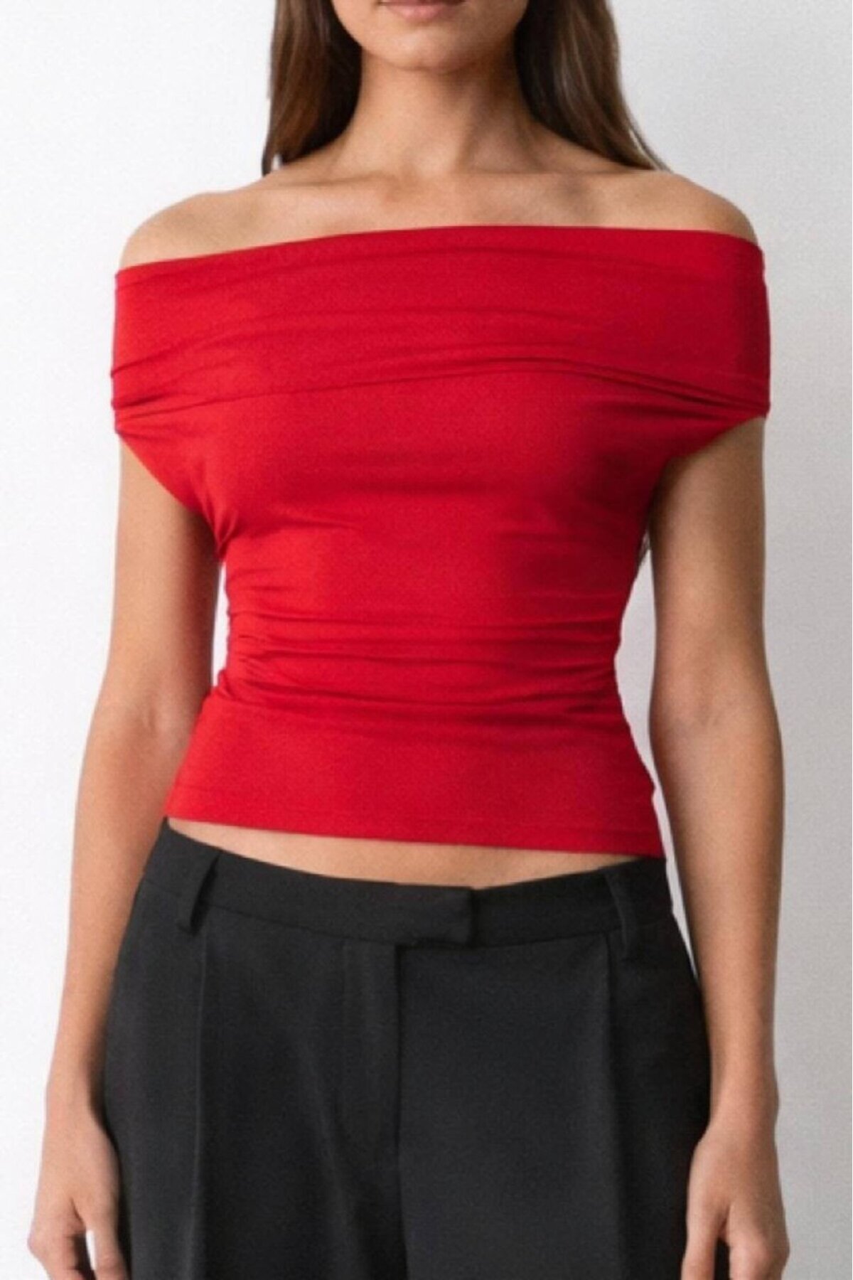 Kadın Halter Yaka Bluz Drapeli – Kayık Yaka, Esnek Kumaş, Fit Kesim Şık Bluz