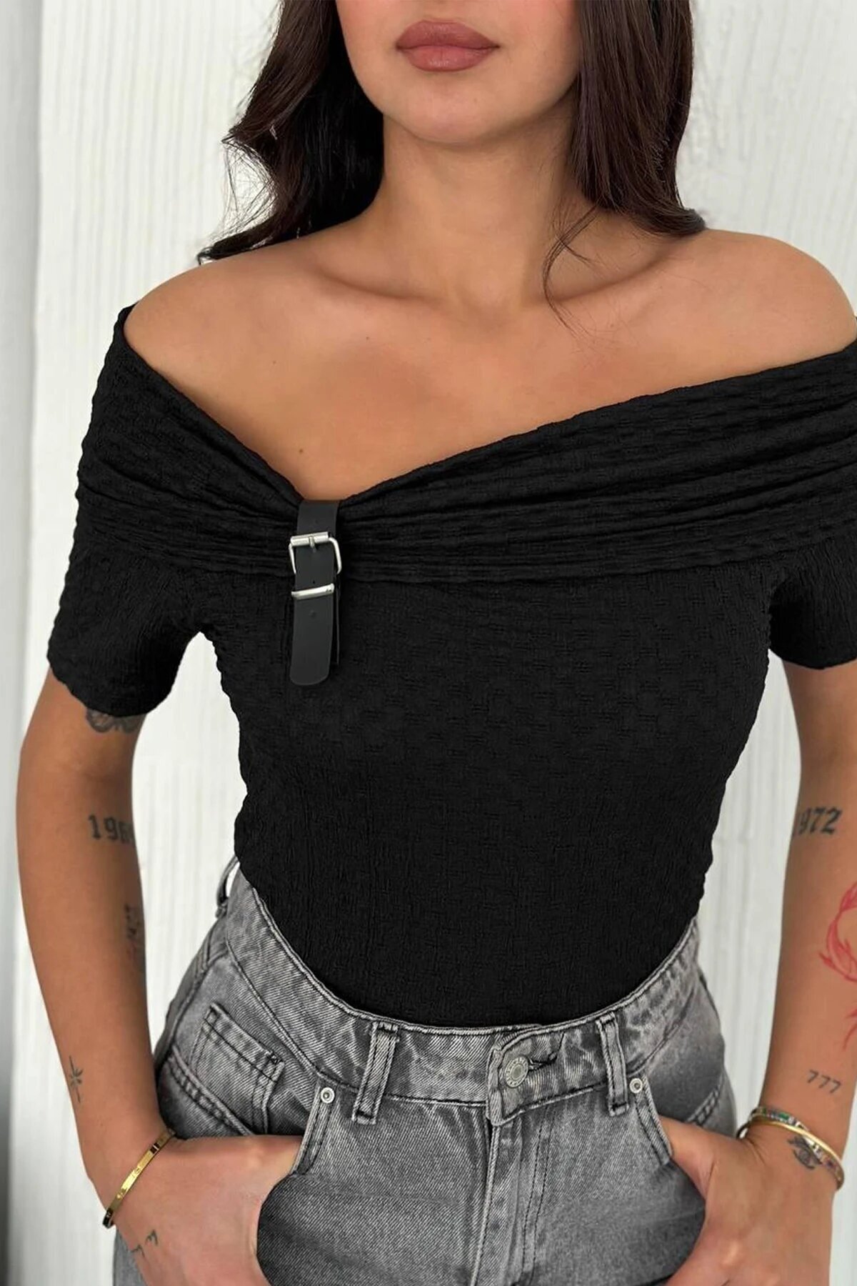 Kadın Tokalı Düşük Omuz Bluz