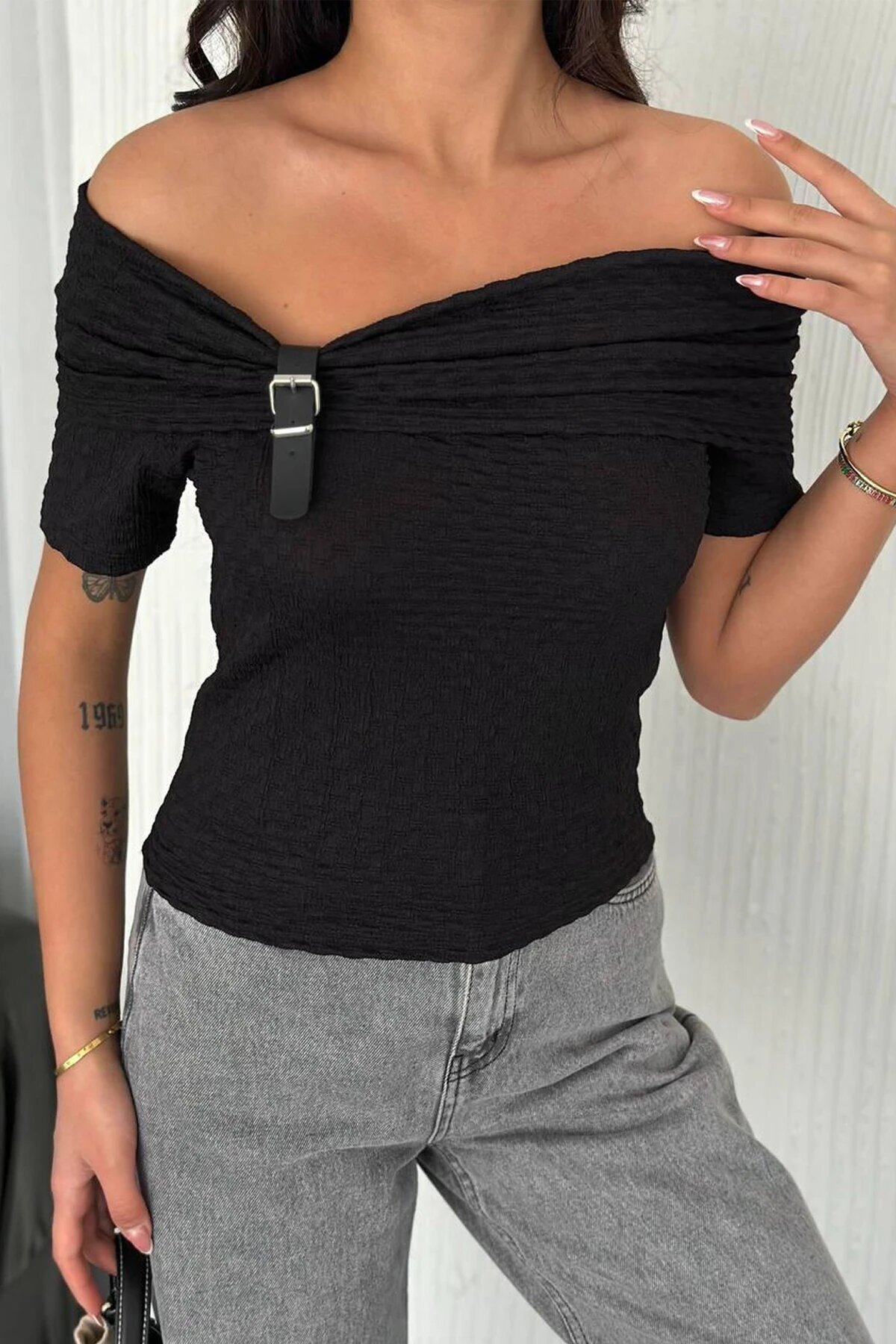 Kadın Tokalı Düşük Omuz Bluz