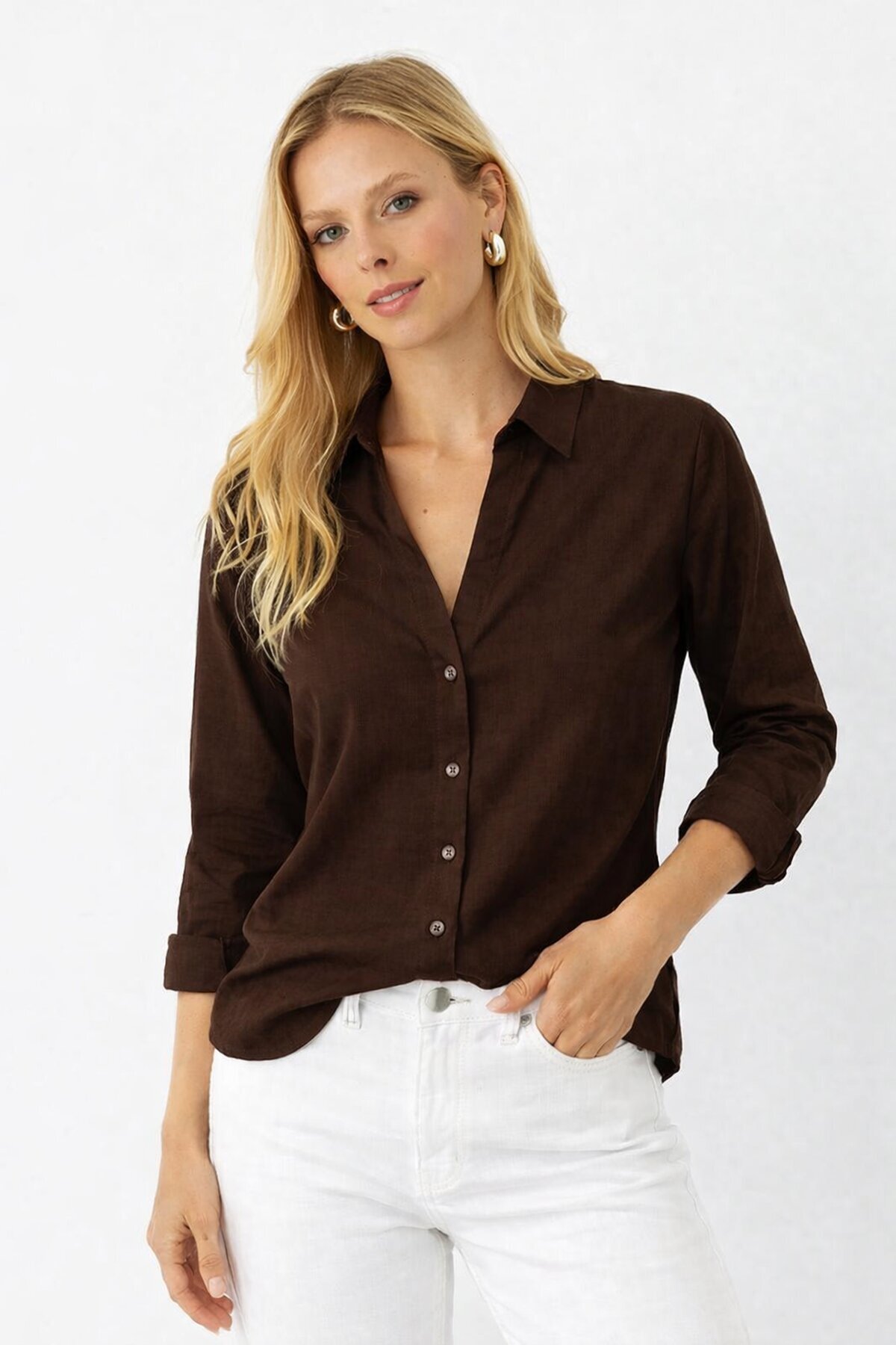 Kahverengi V Yaka Düğmeli Kadın Gömlek – Rahat Kesim, Günlük & Şık Stil