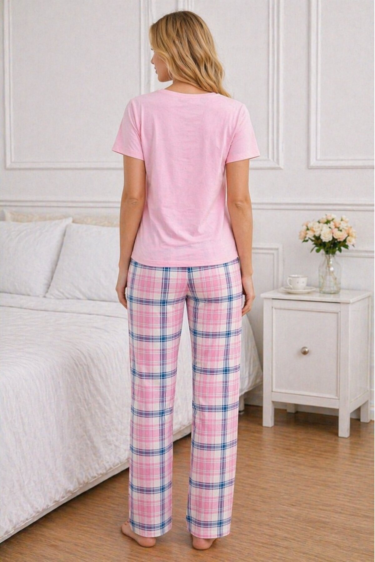 Kalp Baskılı Kadın Uzun Pijama Takımı – Pembe T-Shirt & Ekose Desenli Rahat Alt