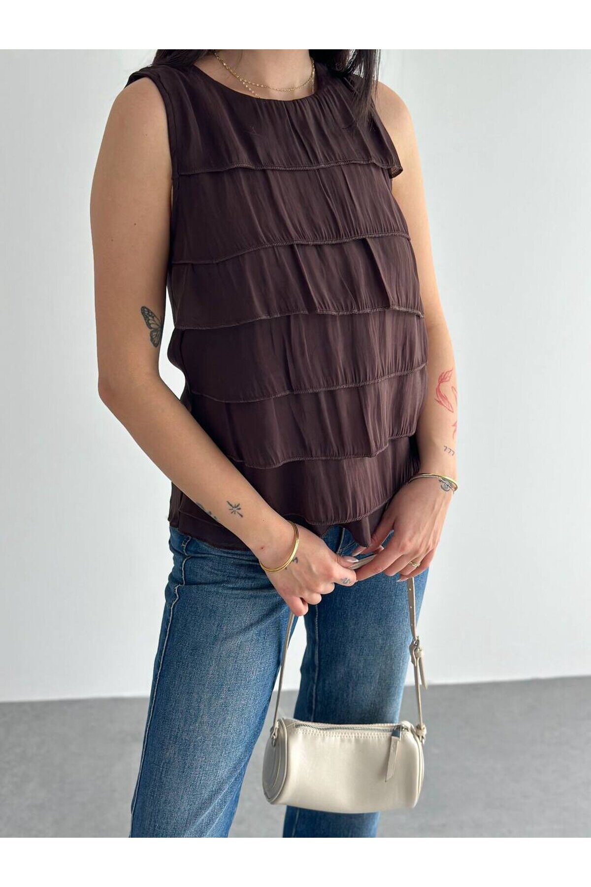 Kat Kat Fırfırlı Kolsuz Bluz – Şık & Feminen Yazlık Kadın Üst