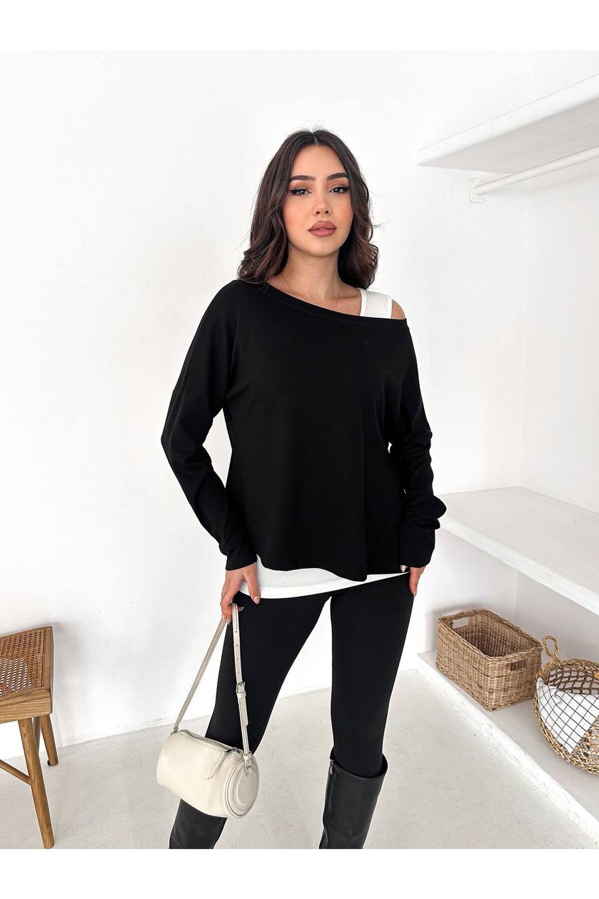 Minimal Şıklık Siyah Oversize Bluz & Beyaz Atlet 2’li Takım