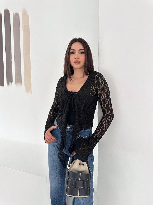 Siyah Dantel Bağlama Detaylı Transparan Bluz – Uzun Kollu Şık Kadın Bluz