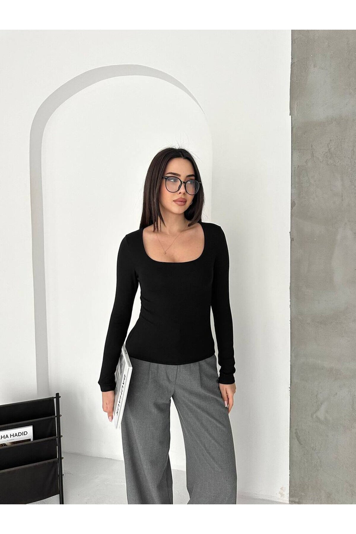 Siyah Kare Yaka Uzun Kollu Basic Bluz – Esnek Kumaş Günlük Şık Kadın Bluz