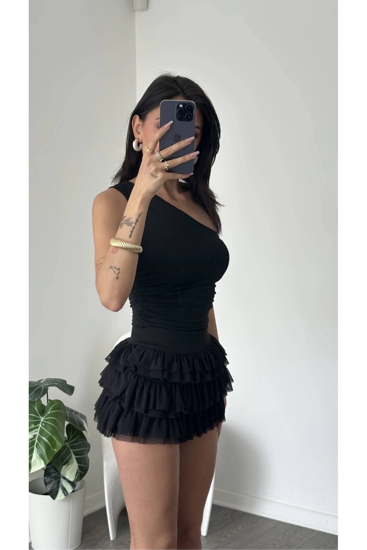 Siyah Kat Kat Volanlı Şort Etek – Yüksek Bel, Feminen Mini Tasarım