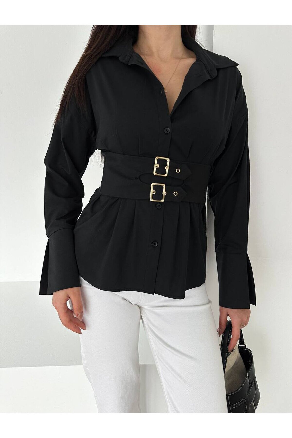 Siyah Korseli Detaylı Şık Gömlek – Bel Vurgulu Modern Kesim