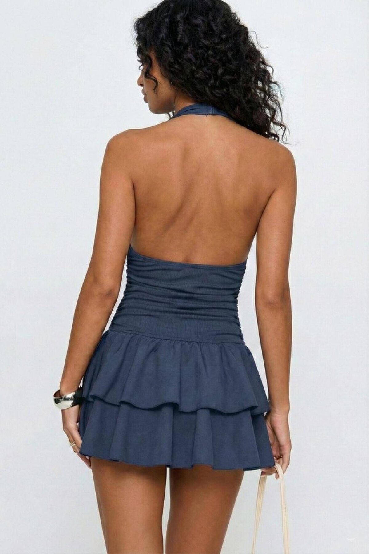 Siyah Scuba Kumaş Büzgü Detaylı Fırfırlı Mini Elbise – V Yaka Şık Gece Elbisesi