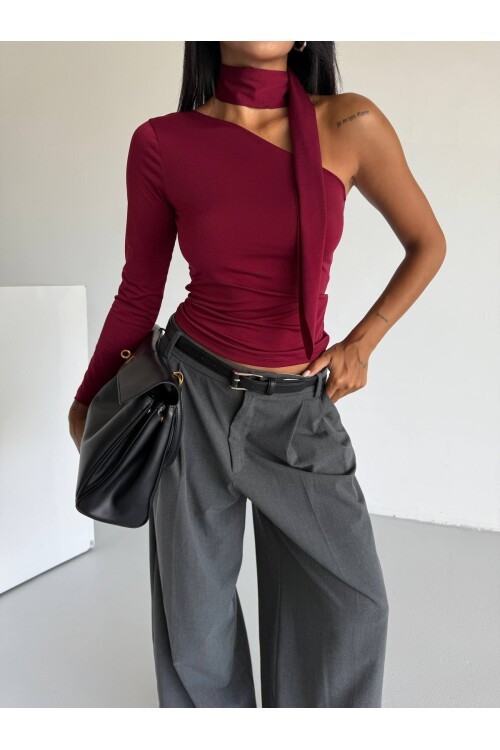Fular Detaylı Tek Kol Bluz Bordo
