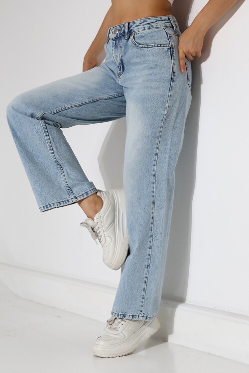 Kadın Açık Mavi Straight Fit Jean