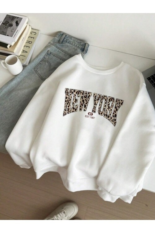 Kadın Beyaz Leopar Desenli New York Baskılı Oversize Sweatshirt