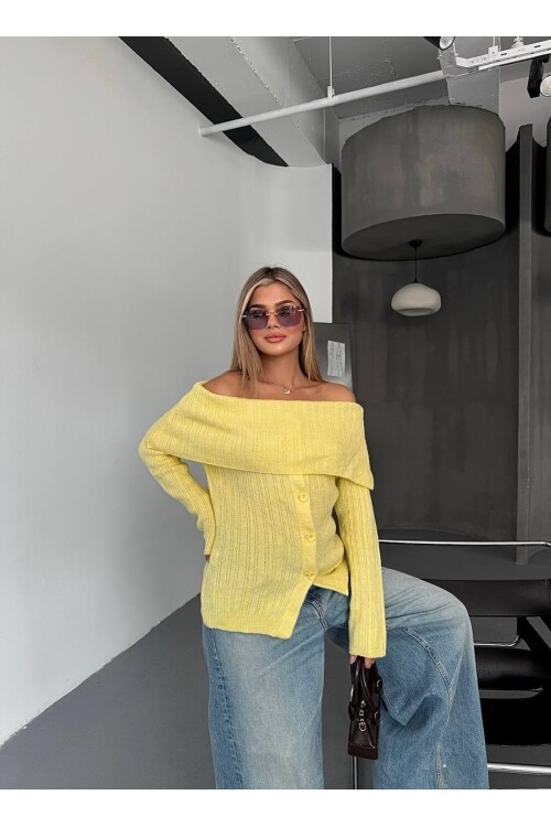 Madonna Yaka Düğmeli Triko Kazak