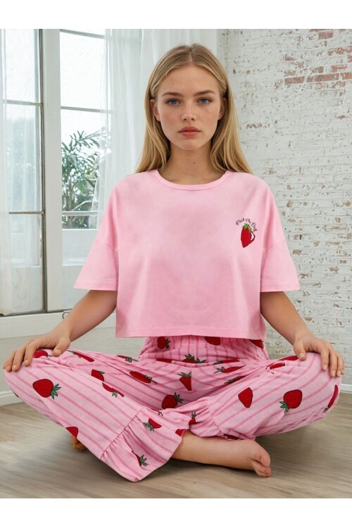 Pembe Çilek Desenli Kadın Kısa Kollu Pijama Takımı