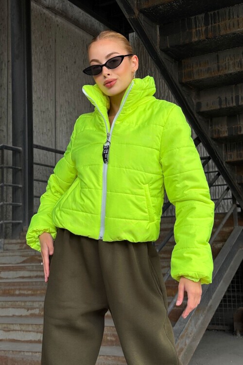 Sırtı Taş İşlemeli Crop Şişme Mont