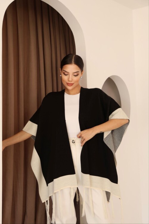 Siyah Püsküllü Renk Bloklu Kışlık Triko Panço