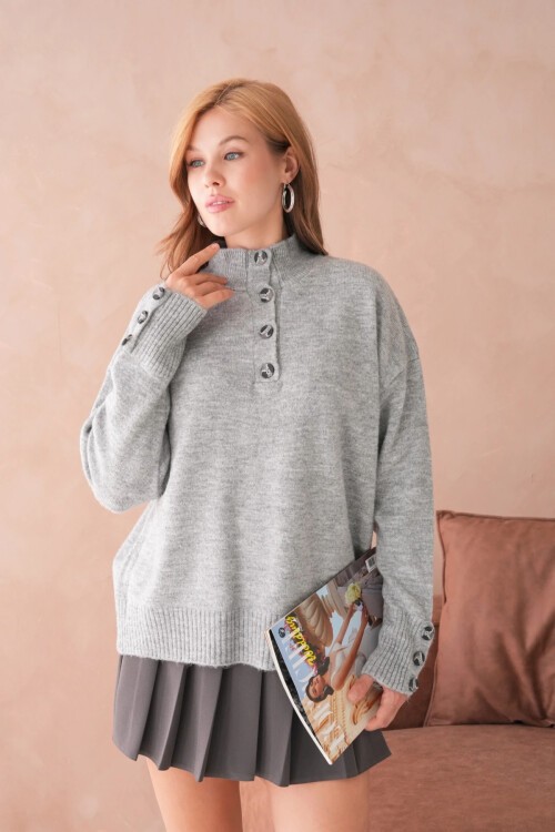 Kadın Dik Yaka Kolları Düğme Detaylı Yumuşak Dokulu Şardonlu Triko Kazak