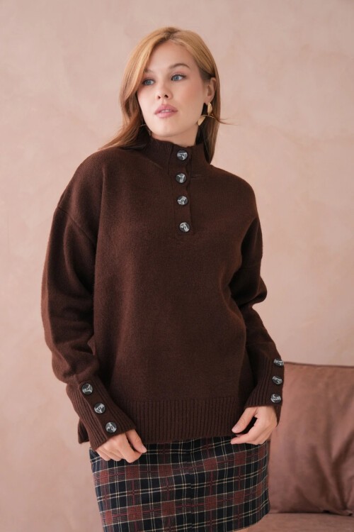 Kadın Dik Yaka Kolları Düğme Detaylı Yumuşak Dokulu Şardonlu Triko Kazak