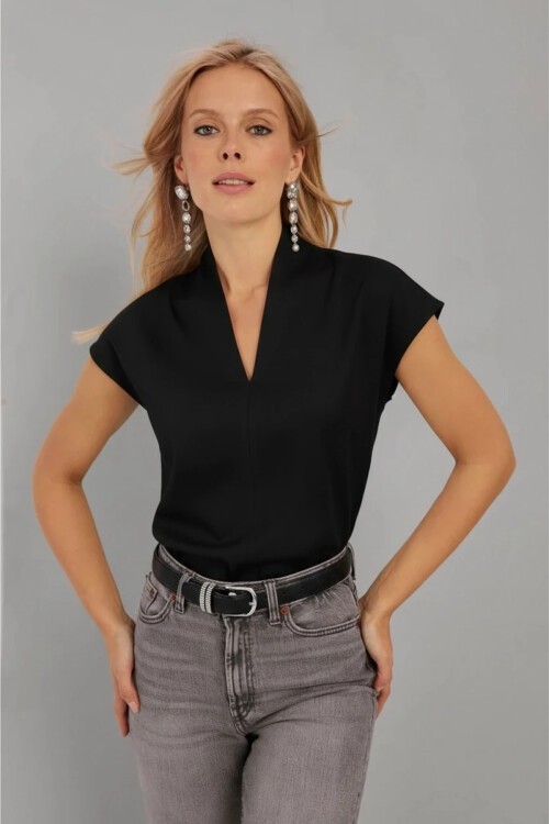 Kadın Siyah V Yaka Bluz