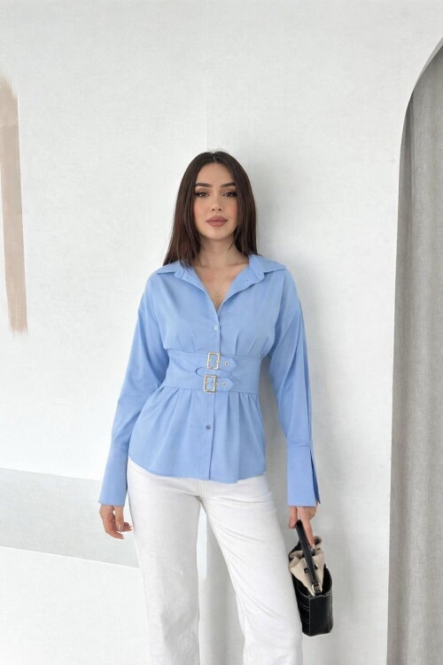 Mavi Korseli Detaylı Şık Gömlek – Bel Vurgulu Modern Kesim