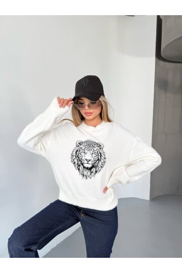 Aslan Figürlü Sakallı Triko Kazak