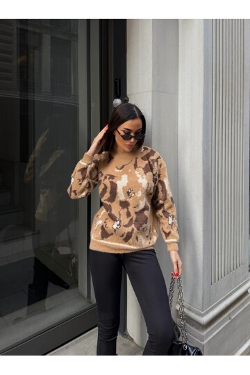 Çiçek Desenli Dokulu Triko Kazak