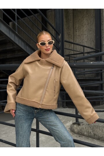 Fermuar Detaylı İçi Kürklü Suni Deri Ceket Bej