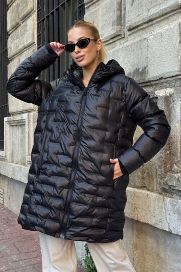 Kapitoneli Fermuarlı Kapüşonlu Uzun Şişme Mont