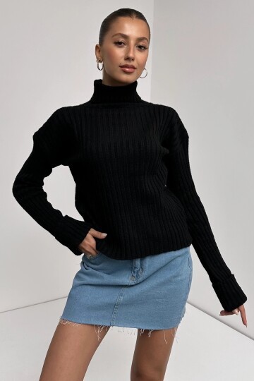 Şerit Desenli Dokulu Boğazlı Triko Kazak