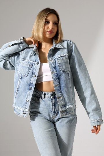 Sırtı Kalp Detaylı Oversize Denim Ceket