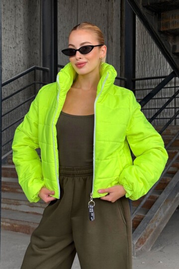 Sırtı Taş İşlemeli Crop Şişme Mont