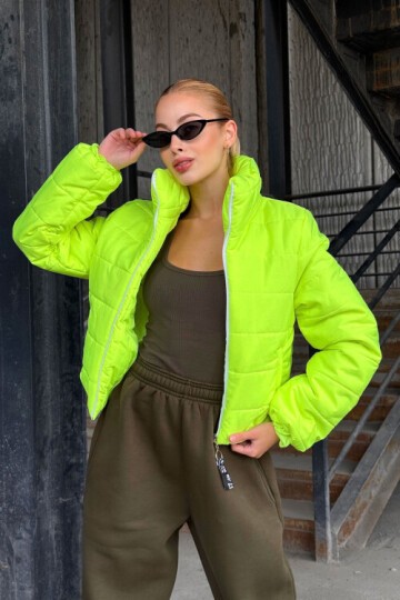 Sırtı Taş İşlemeli Crop Şişme Mont