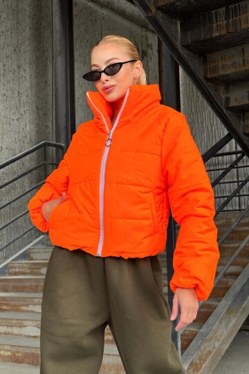 Sırtı Taş İşlemeli Crop Şişme Mont