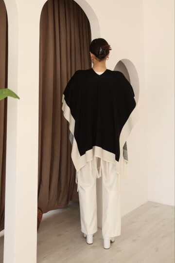 Siyah Püsküllü Renk Bloklu Kışlık Triko Panço