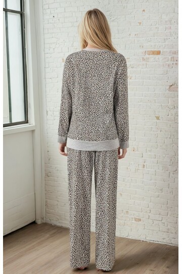Uzun Kollu Leopar Desenli Pijama Takımı