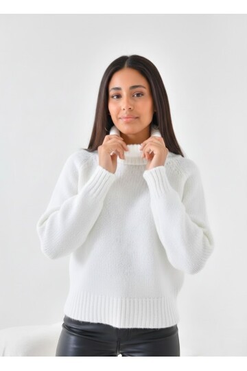 Beyaz Balıkçı Yaka Oversize Triko Kazak