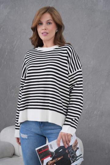 Kadın Bisiklet Yaka Nakış Detay Yırtmaçlı Oversize Çizgili Triko Kazak