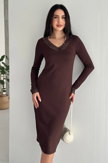 Kadın Dantel Detaylı V Yaka Elbise – Uzun Kollu Şık Günlük Elbise