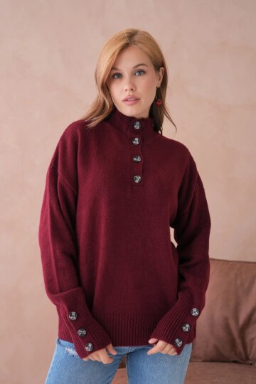 Kadın Dik Yaka Kolları Düğme Detaylı Yumuşak Dokulu Şardonlu Triko Kazak