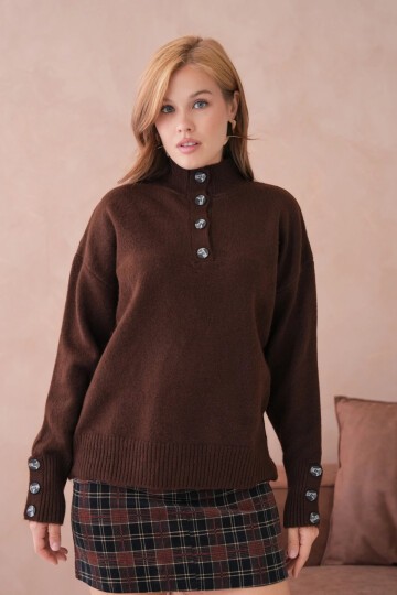 Kadın Dik Yaka Kolları Düğme Detaylı Yumuşak Dokulu Şardonlu Triko Kazak